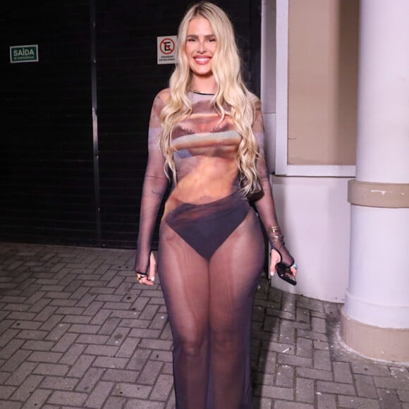 Yasmin Brunet deixou à mostra a barriga sequinha, sutiã e hot pants em 'festa secreta' com ex-BBBs e mais famosos no Rio de Janeiro
