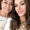 Fernanda Machado usou o Instagram para fazer um homenagem à mãe, que passa uma temporada com ela no Brasil, enquanto roda o filme 'A menina índigo'