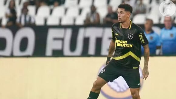 Jogador do Botafogo Kauê Rodrigues se defende após ex-namorada lhe acusar de violência doméstica: 'Com um objeto cortante o feriu' e 'em legítima defesa, precisou segurá-la para não sofrer novos ferimentos'