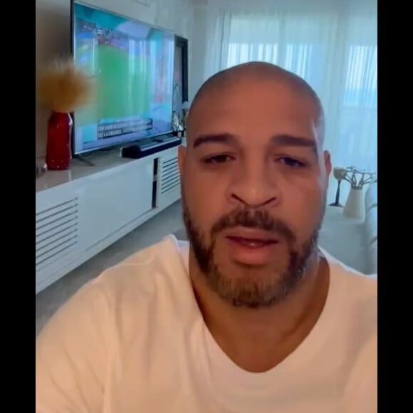 Adriano Imperador veio a público negar que tenha feito um ménage a trois (sexo a três) com Belo e Gracyanne Barbosa