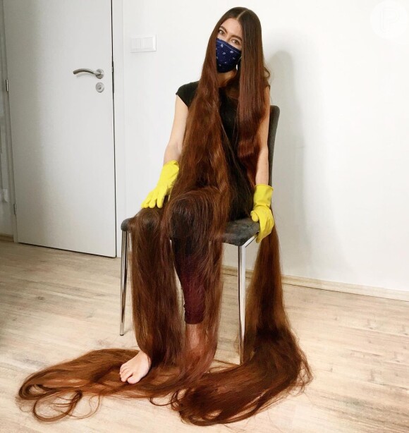 Com um cabelo de 2,57 metros de comprimento, Aliia Nasyrova cravou seu nome no Guinness Book