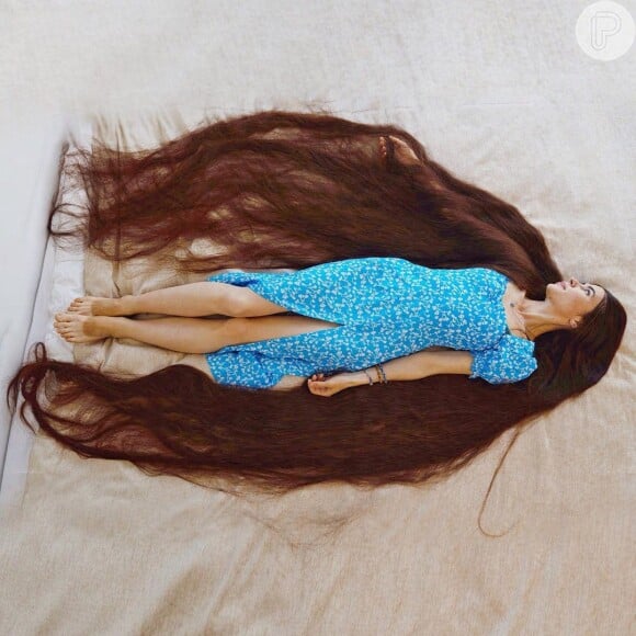 'Rapunzel da vida real' se inspirou em sua mãe e avó, que usavam cabelos compridos, para bater o recorde