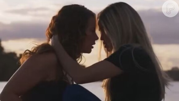 Paolla Oliveira e Nanda Costa protagonizam beijão em 'Justiça 2' no 16º episódio