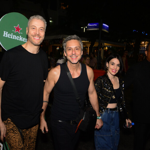 Festival de all black! Alexandre Nero e a esposa também esbanjaram beleza em Copacabana