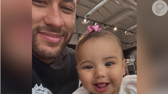 Neymar exibe fotos fofas com a filha, Mavie; semelhança chama atenção e detalhe surpreende: 'Igual ao seu'