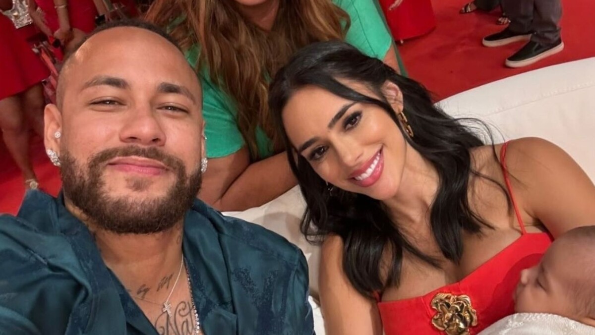 Foto: Neymar e Bruna Biancardi juntos? Casal é flagrado em momento íntimo  durante jogo de futebol e enlouquece fãs nas redes sociais - Purepeople