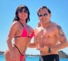 Gretchen exibe corpão em fotos na praia com o marido e detalhe rouba a cena