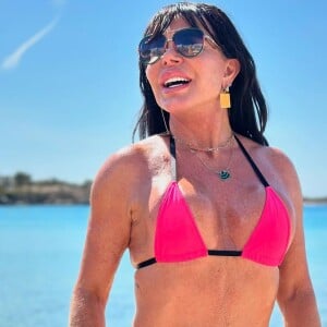 Gretchen ainda exibiu com detalhes seus pelos corporais já muito criticados na internet