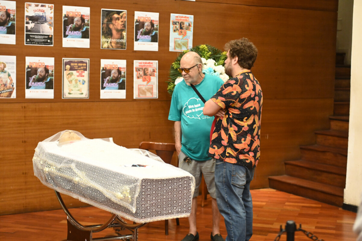 Foto: Velório de Paulo César Pereio contou com a presença de Tonico ...