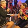 Xuxa diz à Gaby Amarantos que está fazendo a 'dieta do beijo' durante gravação do 'TV Xuxa', em 4 de abril de 2013
