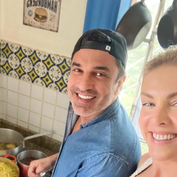 Nos comentários, além de muitos famosos, Edu Guedes deixou seu apoio à namorada