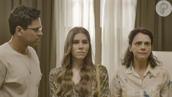 Buba (Gabriela Medeiros), José Augusto (Renan Monteiro) e Meire (Malu Galli) encaram Humberto (Guilherme Fontes).