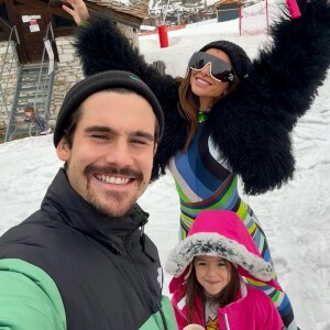 Nicolas Prattes já conhece e se dá bem com toda a família de Sabrina Sato, incluindo a filha Zoe