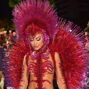 Sabrina Sato é rainha de bateria da Vila Isabel