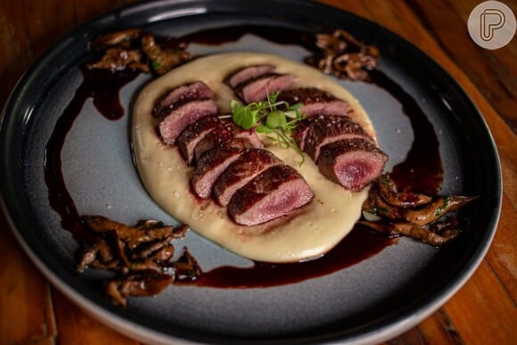 Sal Gastronomia, de Henrique Fogaça, tem pratos bem elaborados e deliciosos como o lombo de cordeiro com purê de dois queijos