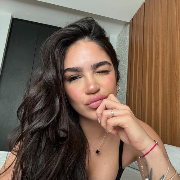 Irmã gata de Giullia Buscacio, Giovanna Buscacio é influencer e chama atenção pela semelhança com a atriz