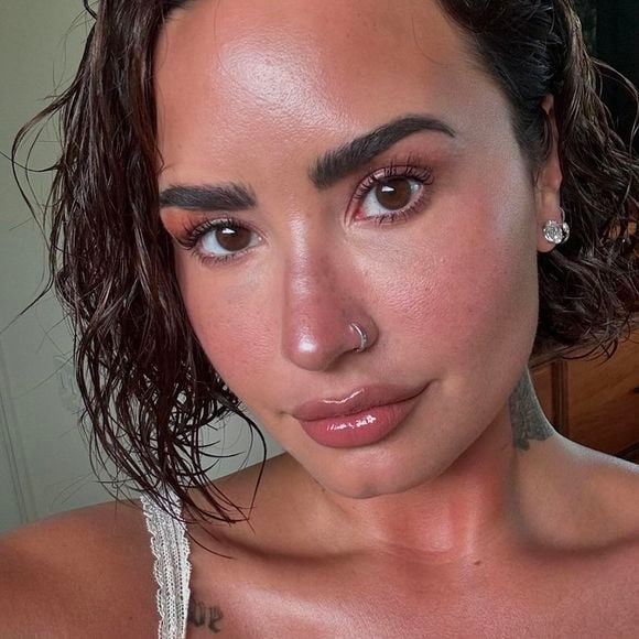 "Acho que o momento de esperança surgiu quando comecei a me dedicar ao trabalho" disse Demi Lovato após depressão