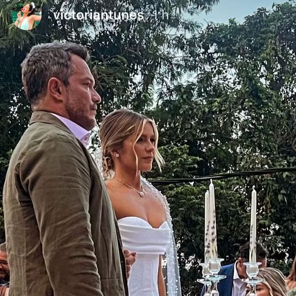 Isabella Santoni, 29, e Henrique Blecher, 47, se casaram no Rio de Janeiro na tarde deste sábado, 8 de junho de 2024