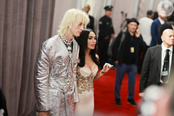 Megan Fox ganhou anel de noivado com espinhos de Machine Gun Kelly que machucava quando removido