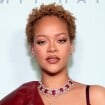 Rihanna faz rara aparição com cabelo curtinho natural para lançar nova marca de seu 'império bilionário de beleza'. Fotos!