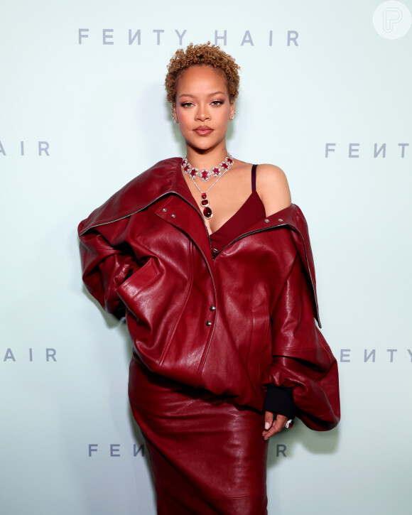 Além da Fenty Hair, Rihanna é dona de um império bilionário de marcas, com a Fenty Beauty, Fenty Skin e Savage X Fenty