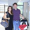 Ticiana Villas Boas deixa hospital ao lado do marido e mostra rosto do filho recém-nascido