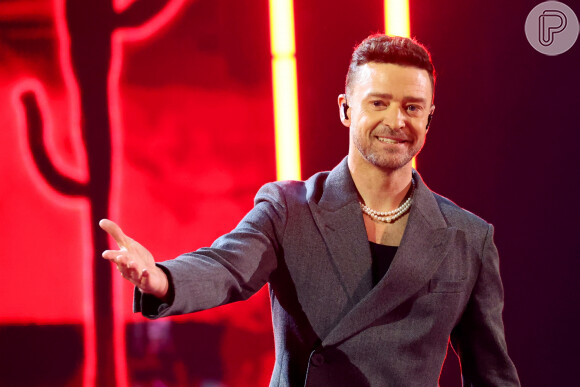 Justin Timberlake teria falhado no teste de sobriedade ao não conseguir ficar em pé com uma perna só. O artista ainda se recusou a realizar o teste do bafômetro