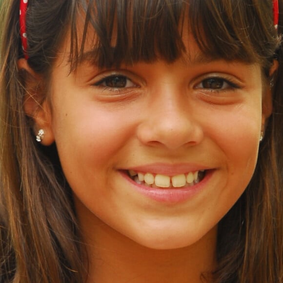 Em 2009, essa menina fofa e sorridente fez série na Record e hoje vive um drama sem fim na novela 'Renascer'. Reconhece?