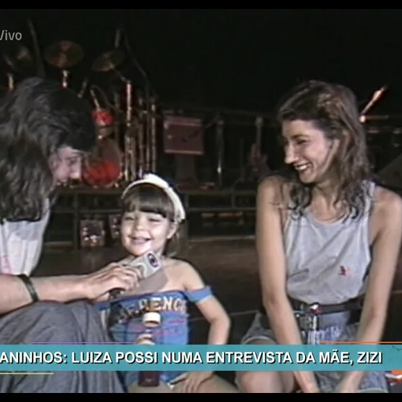 Com 3 anos, Luiza Possi deu uma entrevista ao lado da mãe, Zizi Possi, na TV Globo