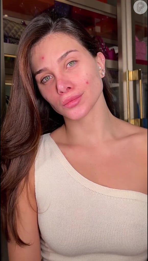 Flavia Pavanelli recebeu elogios após mostrar a pele real em vídeo do TikTok