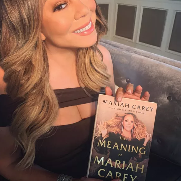 Em seu livro de memórias 'The Meaning of Mariah Carey', lançado em 2020, a cantora e compositora conta diversas histórias chocantes