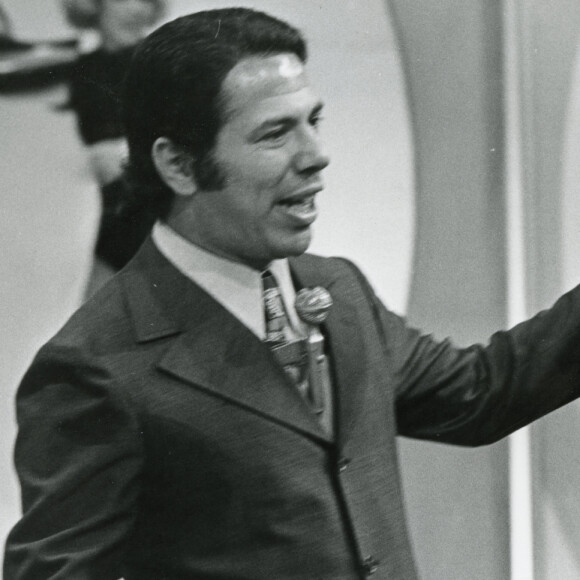 Opinião de youtuber sobre origem da riqueza de Silvio Santos dividiu a web