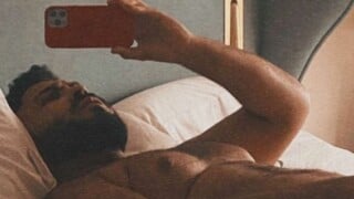 Ousado! Paulo Vieira posta foto apenas de cueca no Instagram e deixa até Paolla Oliveira em choque: 'Sexy'
