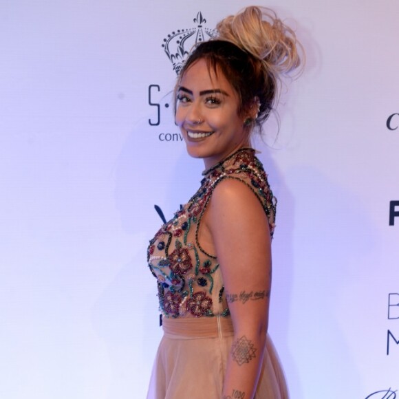 Irmã de Neymar, Rafaella Santos foi conhecer a segunda sobrinha, Helena, e web provocou Bruna Biancardi: 'Só faltaram ela e Mavie'