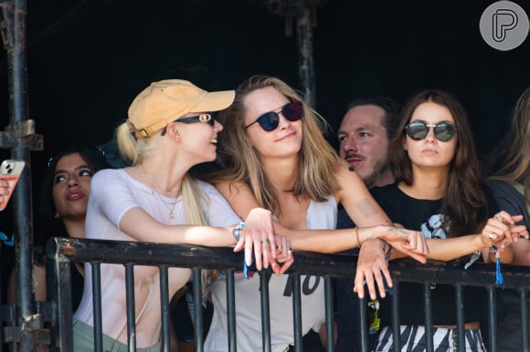 Cara Delevingne curtiu festival de Glastonbury sem drogas ou álcool