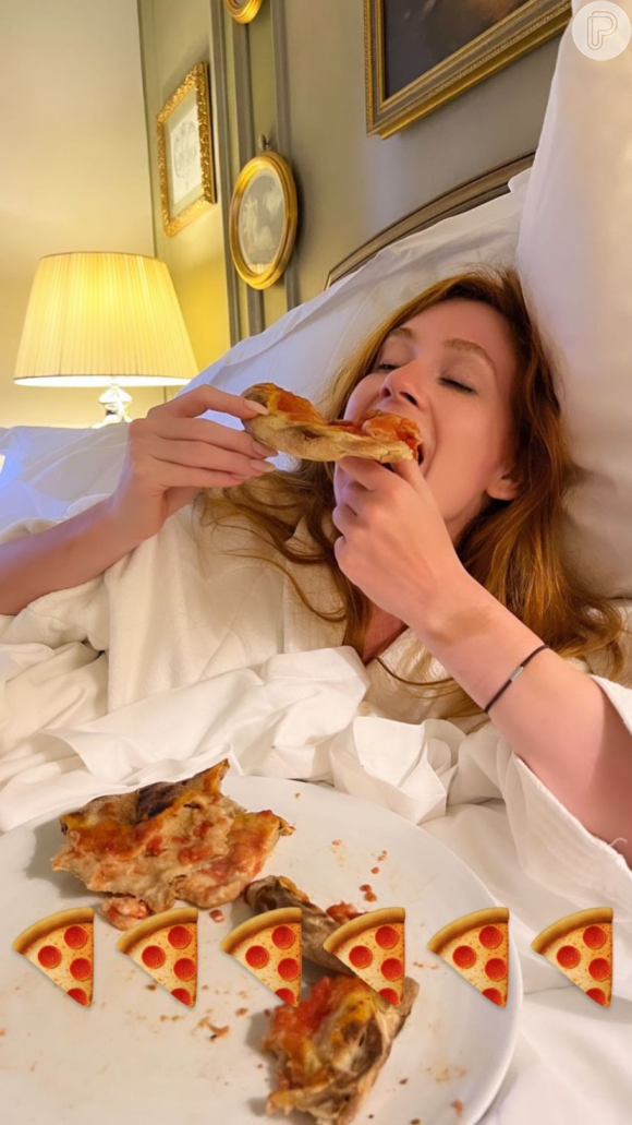 Pizza na cama pode? Claro que sim! Marina Ruy Barbosa gente como a gente não dispensa uma boa massa