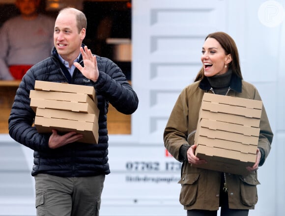 Kate Middleton ama tanto pizza que já até foi flagrada levando muitas delas para casa. Gente como a gente!