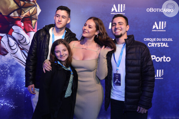 Paolla Oliveira levou afilhados ao Cirque du Soleil
