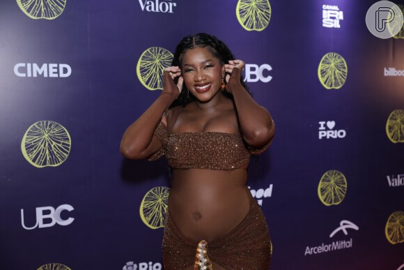 Iza: 'Obrigada por tantas mensagens, flores, textos, diálogos, vídeos e desabafos. Podem ter certeza que realmente estou me sentindo abraçada. Amo vocês'