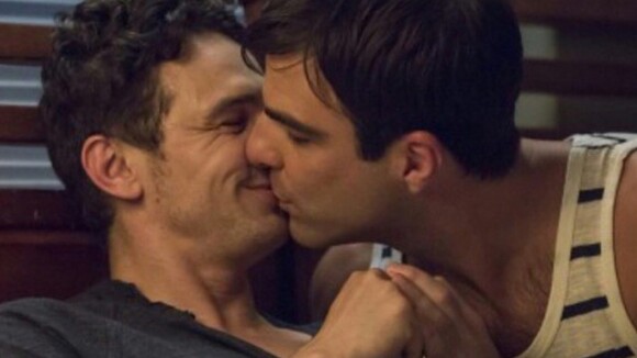 James Franco beija o ator Zachary Quinto em filme sobre ex-ativista gay