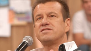 Capitão do tetra na Copa do Mundo 94, Dunga sofre acidente de carro com a mulher em rodovia do Sul. Saiba estado de saúde