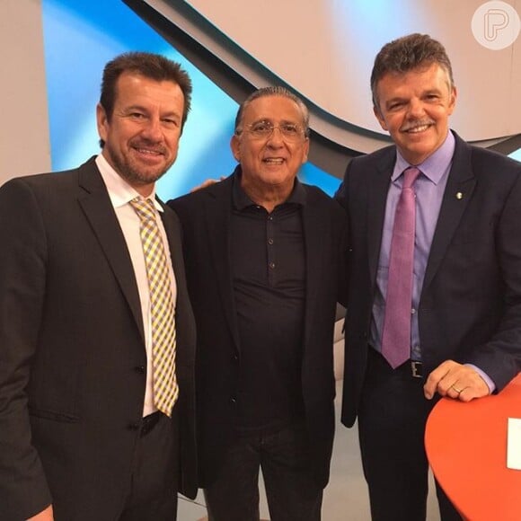 Dunga e o ex-goleiro Gilmar Rinaldi, também campeão em 1994, em foto com Galvão Bueno