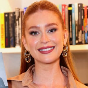 Marina Ruy Barbosa roubou a cena com aliança de noivado avaliada em R$ 1 milhão no lançamento do novo livro de Aguinaldo Silva