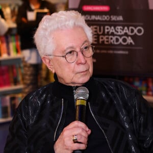 Marina Ruy Barbosa prestigiou o lançamento do novo livro de Aguinaldo Silva, 'Meu passado me perdoa: Memórias de uma vida novelesca'