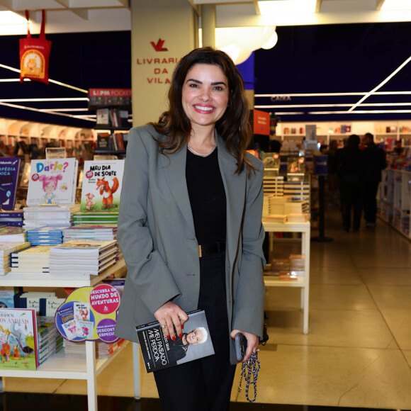 Vanessa Giácomo também prestigiou o lançamento do novo livro de Aguinaldo Silva