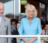 Rei Charles III e a rainha-consorte Camilla Parker-Bowles viveram momentos de tensão na última segunda-feira (15), durante um compromisso público em Jersey, no Reino Unido