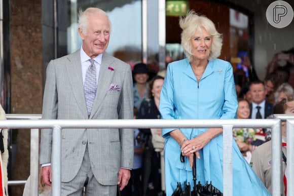 Rei Charles III e a rainha-consorte Camilla Parker-Bowles viveram momentos de tensão na última segunda-feira (15), durante um compromisso público em Jersey, no Reino Unido