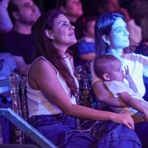 Marta da novela 'Família é Tudo', Day Mesquita registrou show de circo com seu smartphone