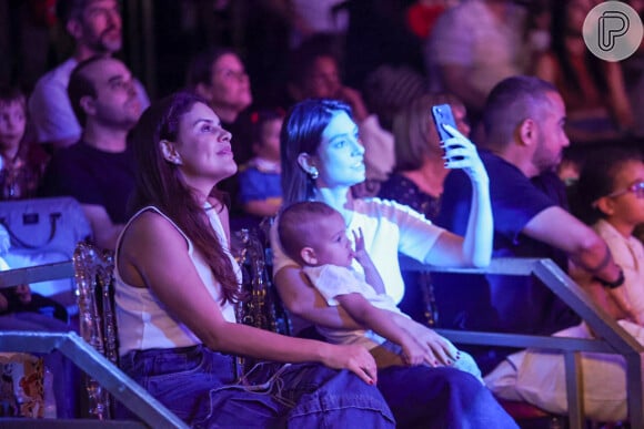 Marta da novela 'Família é Tudo', Day Mesquita registrou show de circo com seu smartphone