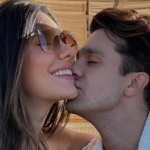 Jade Magalhães e Luan Santana esperam o primeiro filho do casal